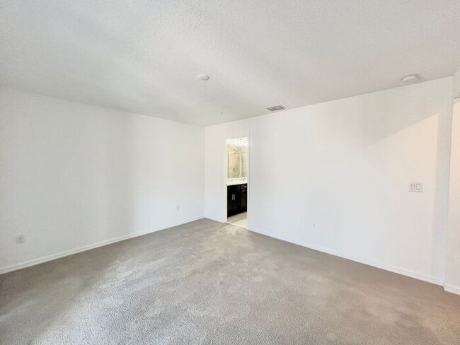 Building Photo - Luxurious 3/2.5 Modern Townhome with a Pri...