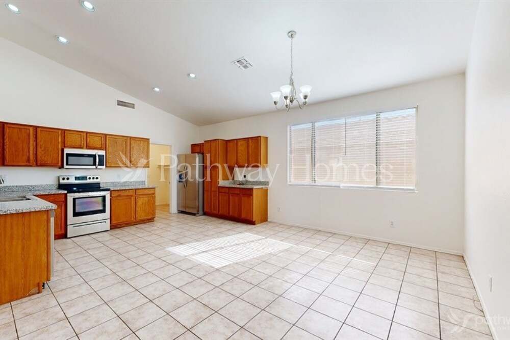 Building Photo - 8718 N 57th Ln