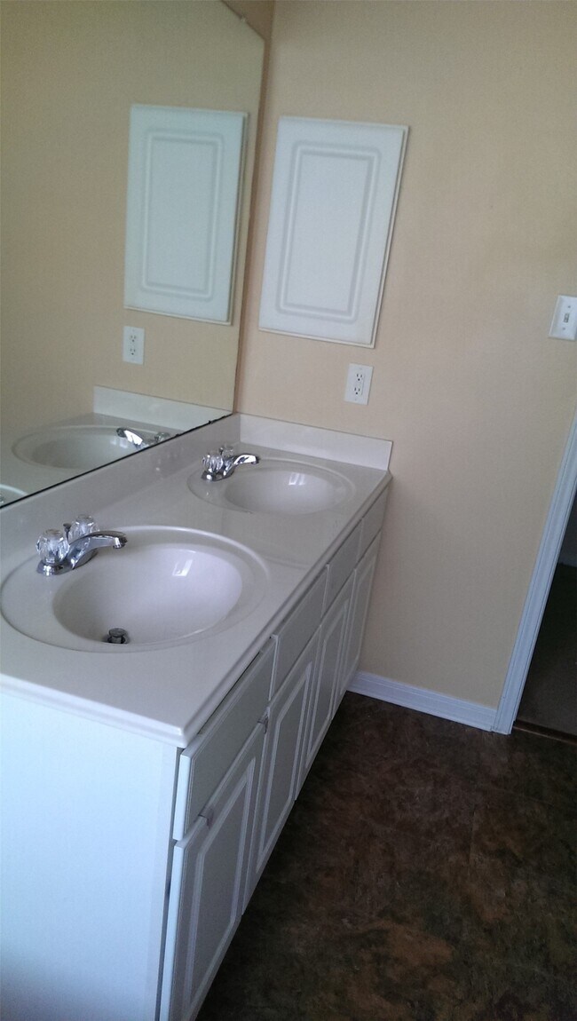 Building Photo - 19531 Hickory Meadow Ln