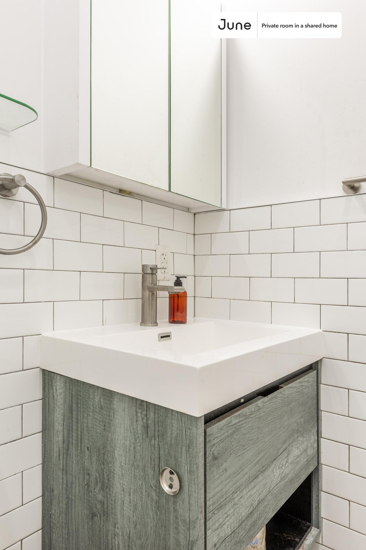 Building Photo - Room in Shared 4 bed/2 bath home