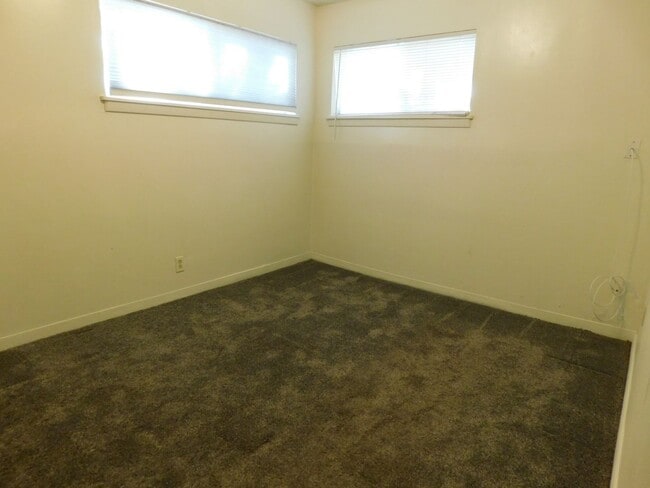 Building Photo - Cozy Apartment Close to CMU