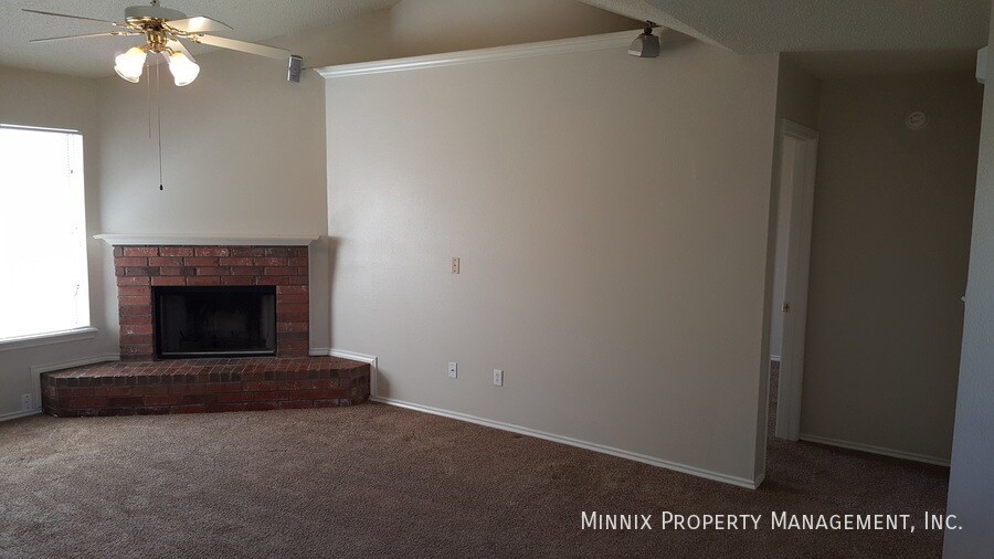 Building Photo - 2713 109th St