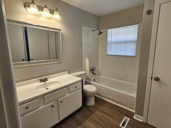 Building Photo - 131 Dolores Dr