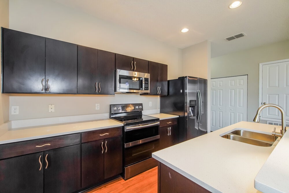 Building Photo - 1557 Regent Ct