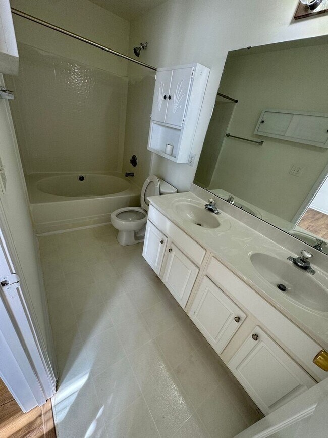 Building Photo - 742 Shellstone Pl