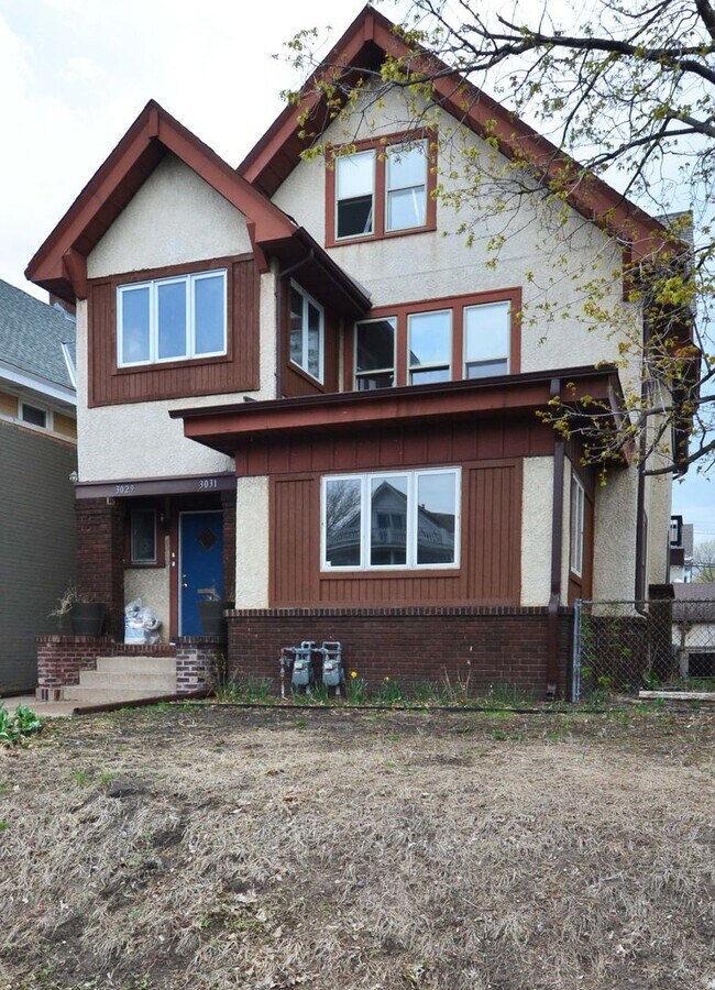 Building Photo - 3029-3031 Chicago Ave