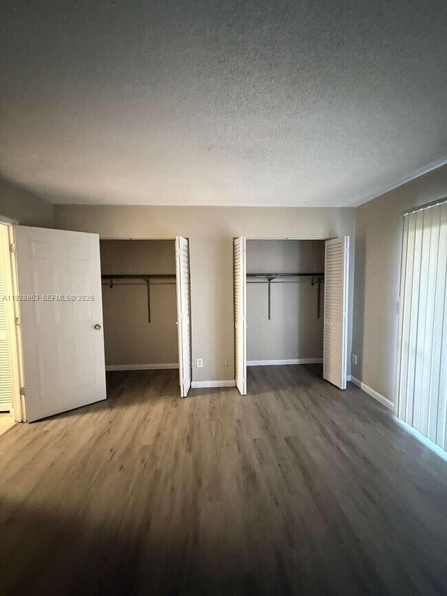 Building Photo - 1416 Meadows Cir W