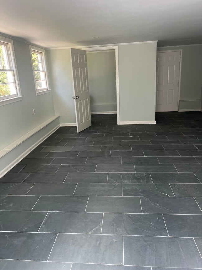 Building Photo - 12a Amherst Ave