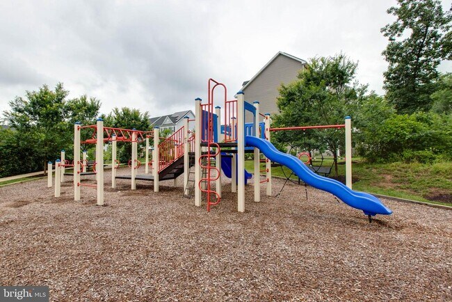 Building Photo - 1022 Linden Dr