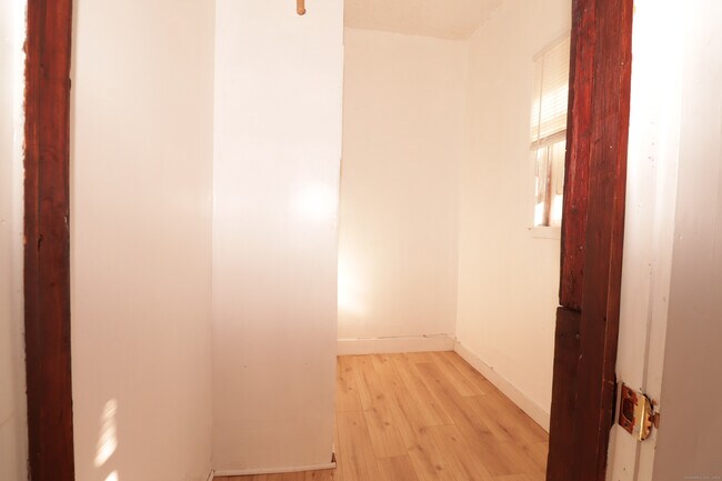 Building Photo - 117 Lamberton St