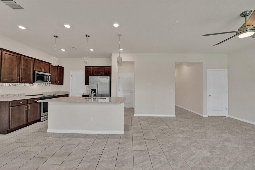 Building Photo - 4764 Eucalyptus Dr