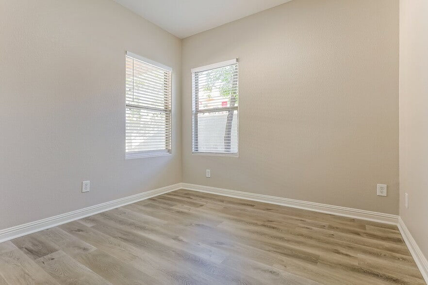 Building Photo - 2741 N Kenton