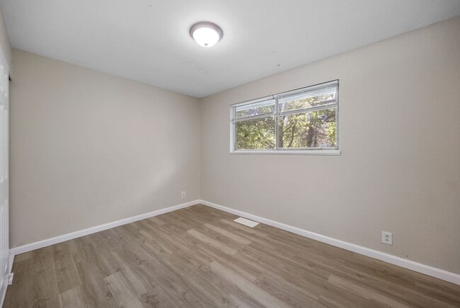 Building Photo - 10216 Green Valley Dr