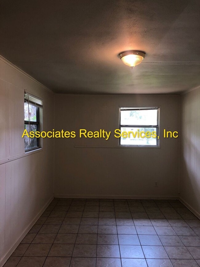 Building Photo - West Park Home