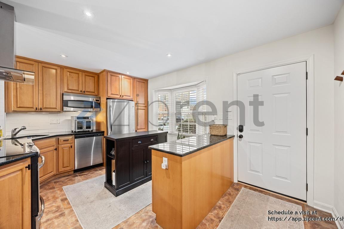 Building Photo - 1183 N Vernon St