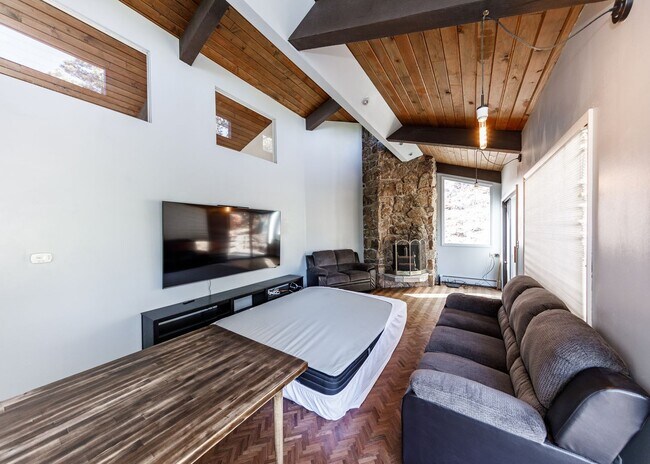 Building Photo - Palmer Park 3 bedroom