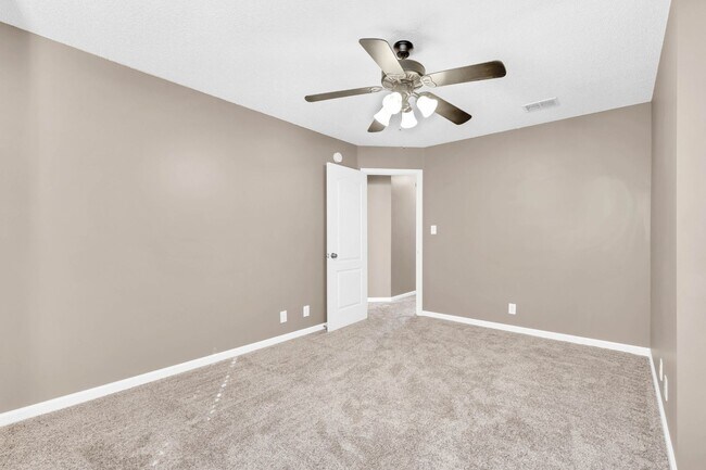 Building Photo - 3 Bedroom Pet Friendly Home For Rent With Extra Large Bonus Room!