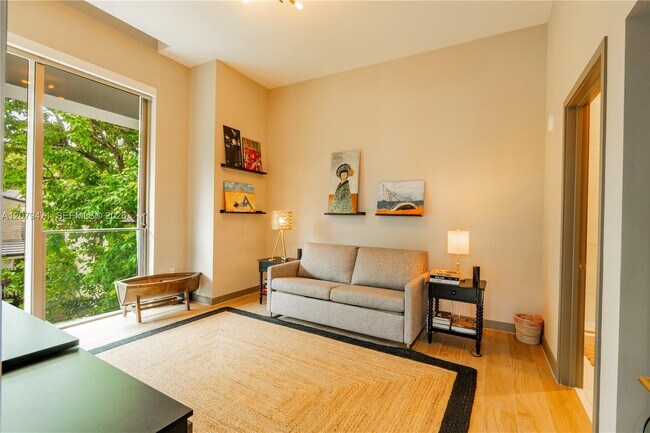 Building Photo - 2678 Tigertail Ave