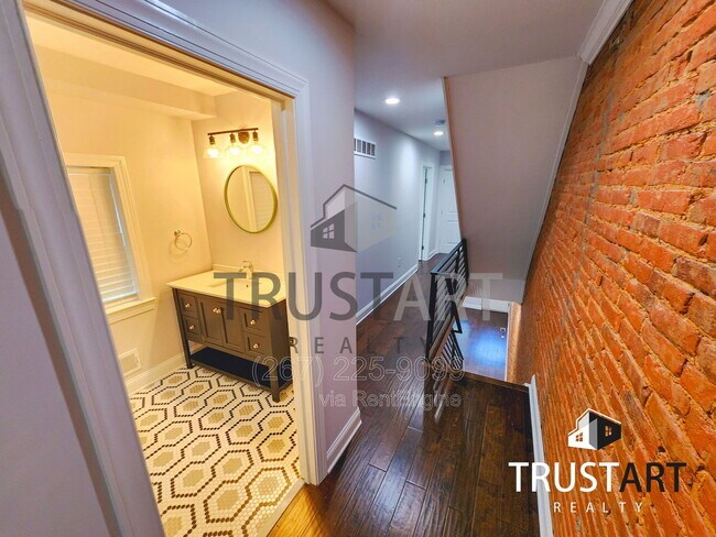 Building Photo - 2225 N Hancock St