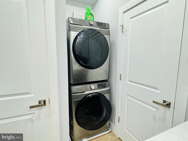 Building Photo - 1324 N 5th St