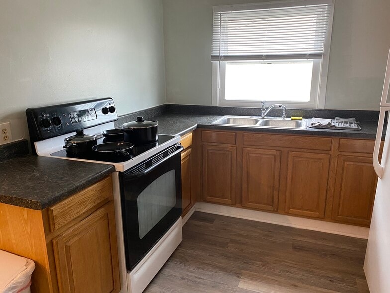 Building Photo - 340 W 26th St