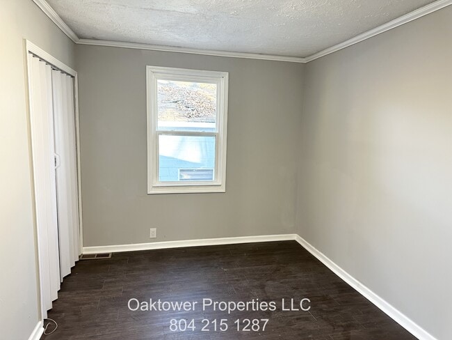 Building Photo - 801 Koch Ave