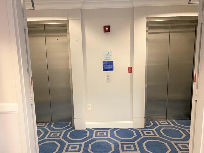 Building Photo - 801 S Olive Ave