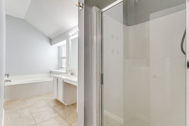 Building Photo - 1728 Creekpoint Dr