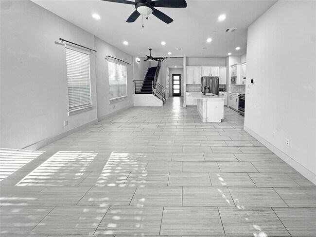 Building Photo - 1220 Westborough Ln
