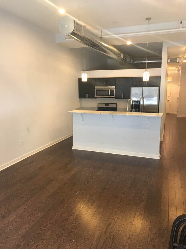 Building Photo - 5 Main St