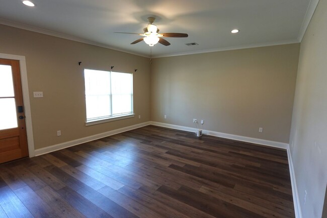 Building Photo - 16284 Chandler Pl
