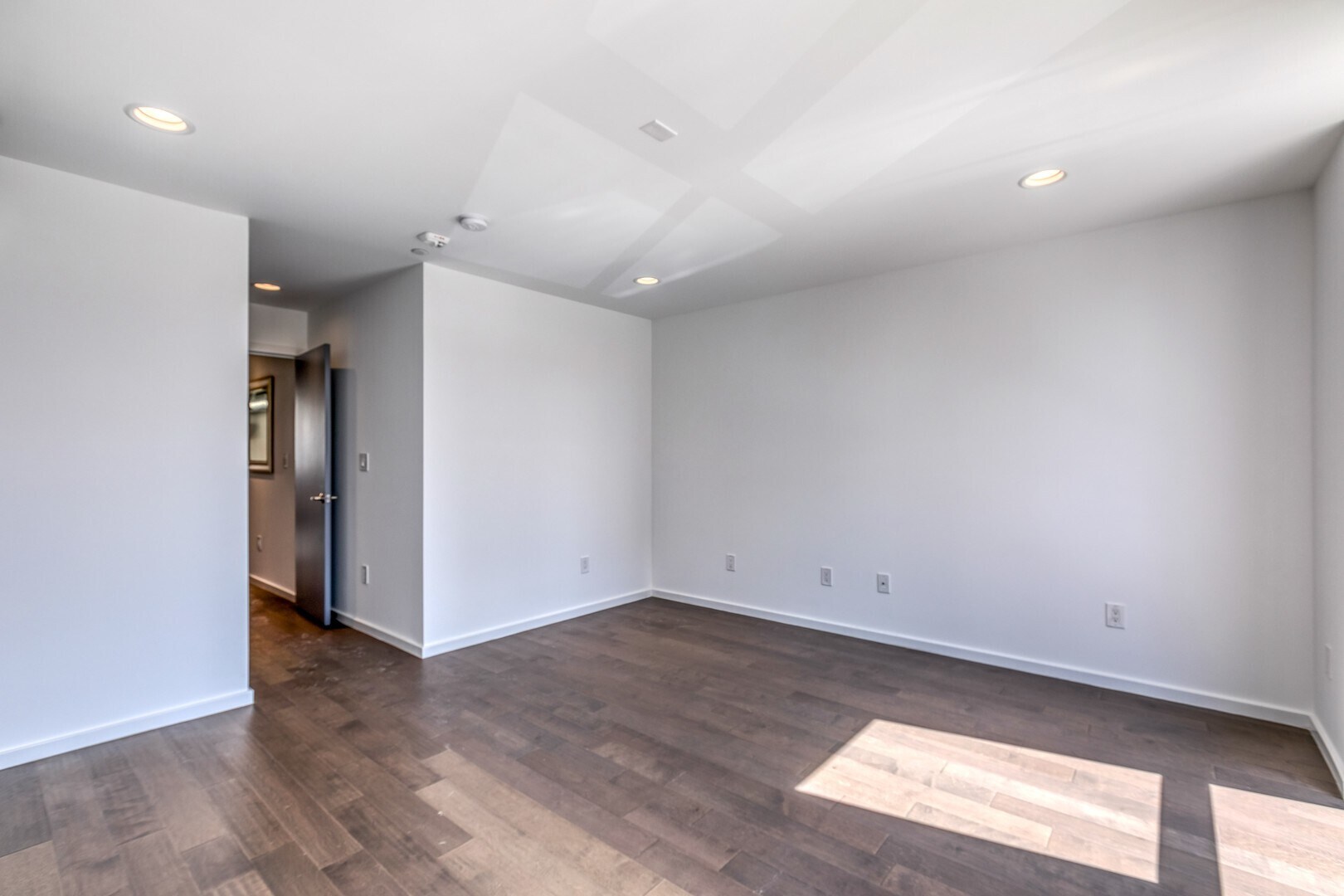 Building Photo - 629 W Oxford St