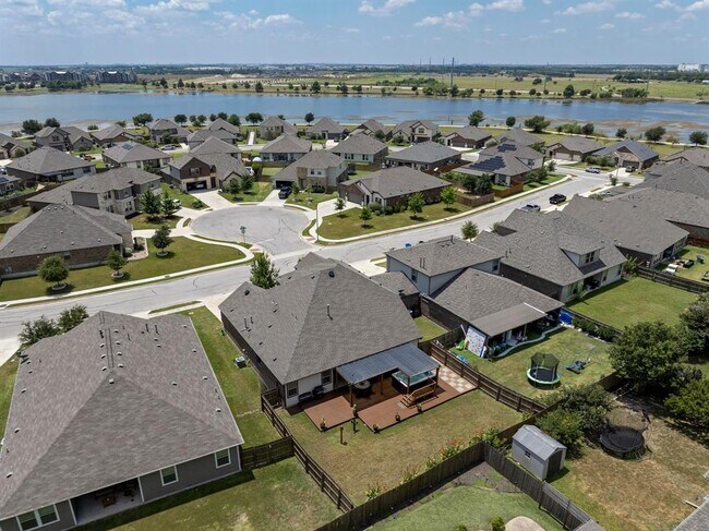 Building Photo - 4000 Harbor Point Dr