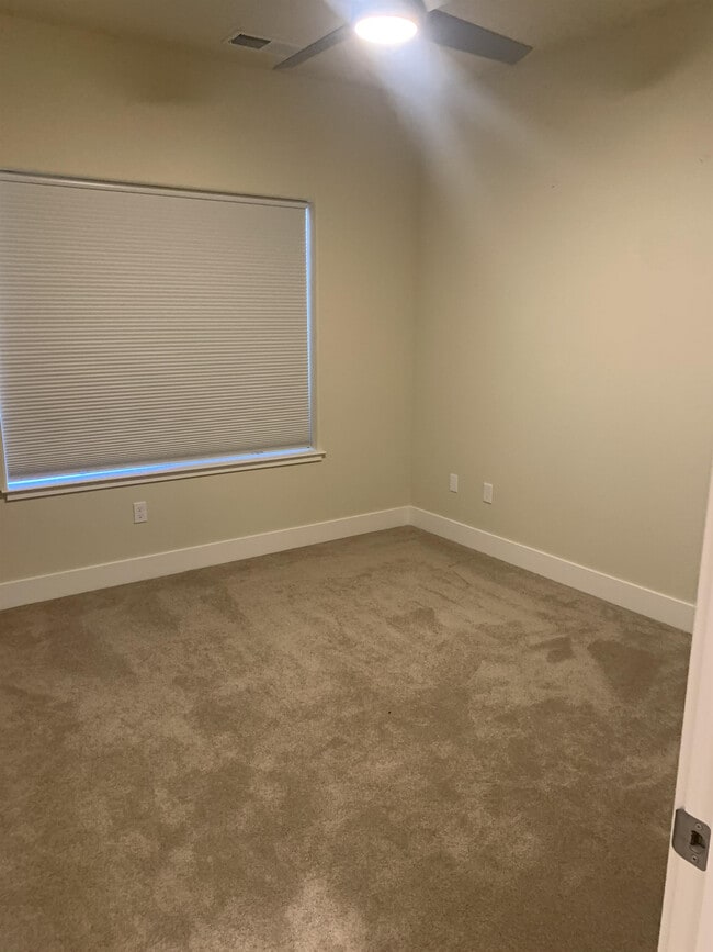 Building Photo - 3626 Aaron Dr