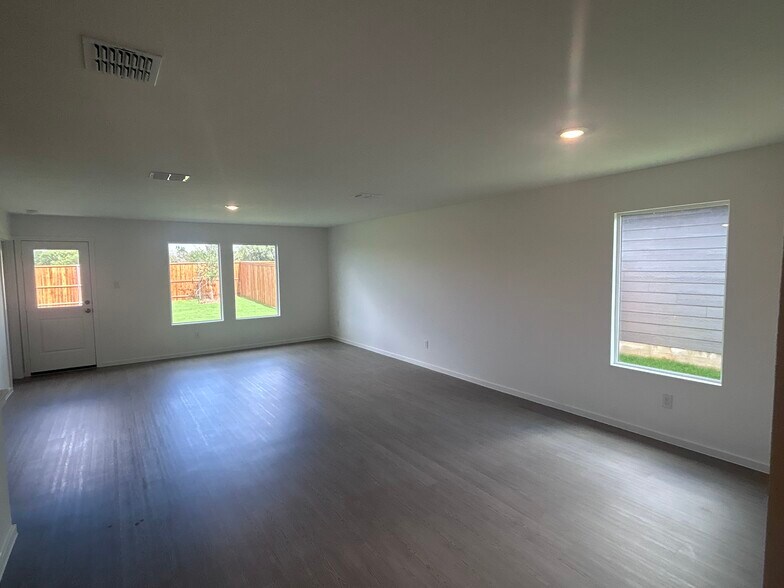 Building Photo - 4221 Jutland Dr