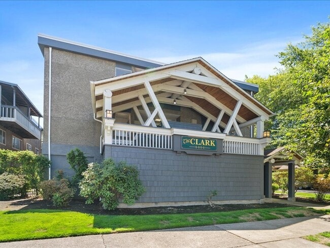 Building Photo - The Lewis & Clark