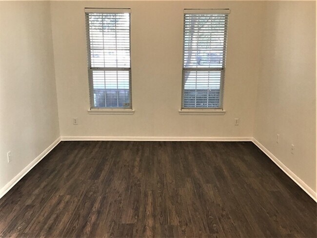 Building Photo - 15207 Henderson Point Dr