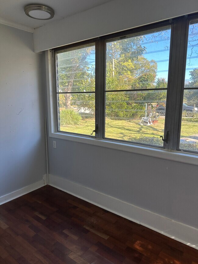 Building Photo - 1601 S 41st St