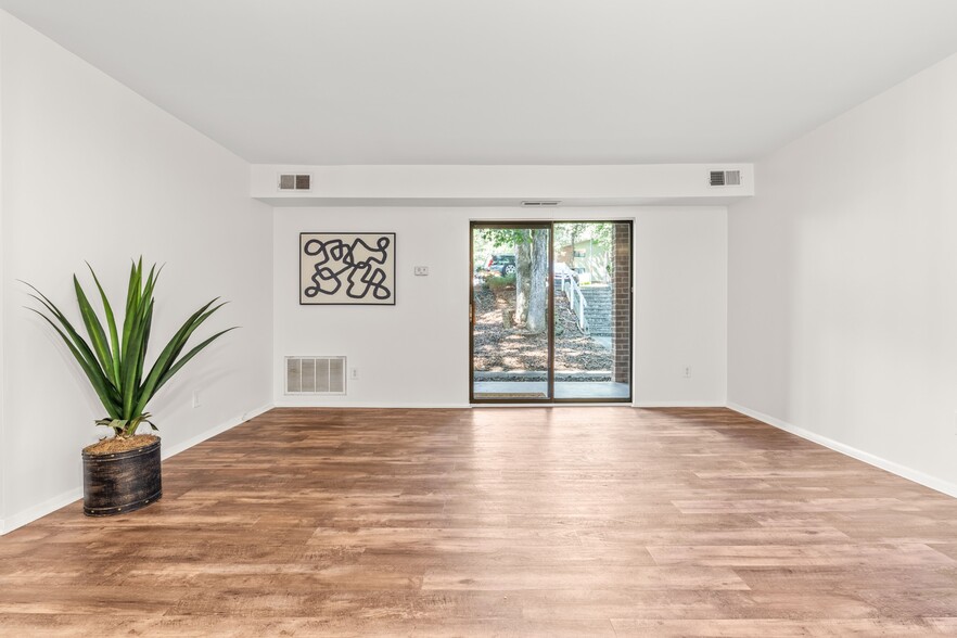 Building Photo - 1212 Schaub Dr