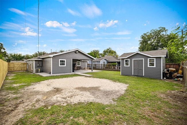 Building Photo - 515 Foxglove Ln