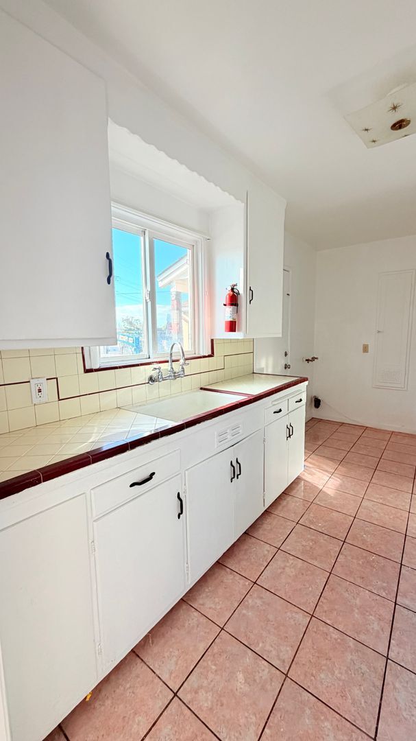 Building Photo - 1910-1910 42nd Ave