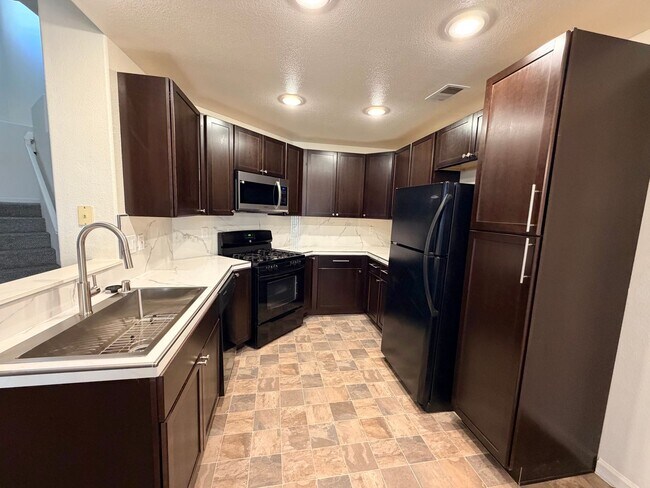 Building Photo - 5704 Golden Eagle Dr