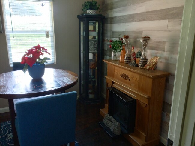 Dining Room - 228 Chris Collins Rd