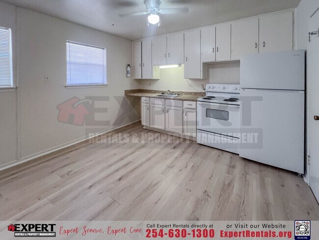 Building Photo - 1-Bedroom Home in Historic Killeen with New Flooring!!