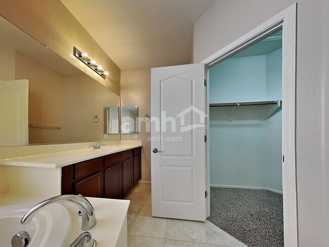 Building Photo - 4616 S Emery