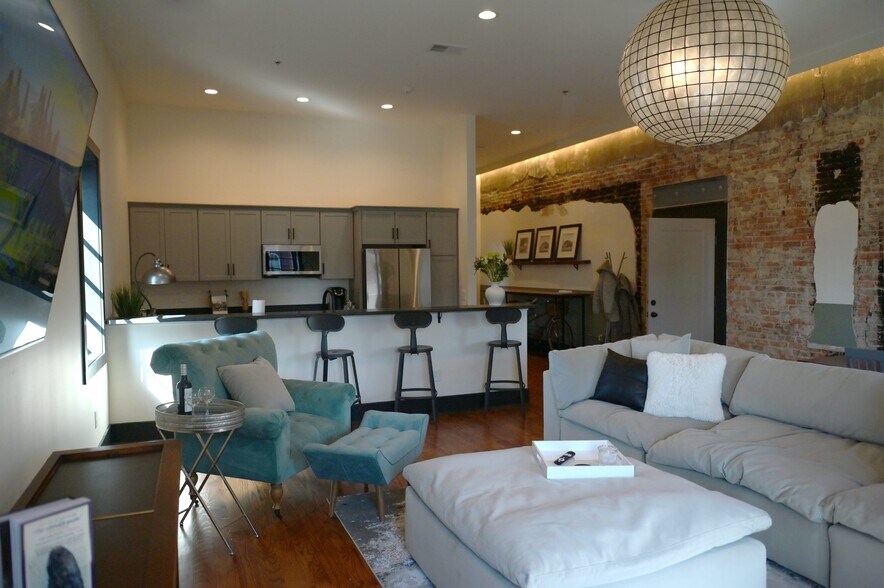 Building Photo - 103 Strawberry Aly