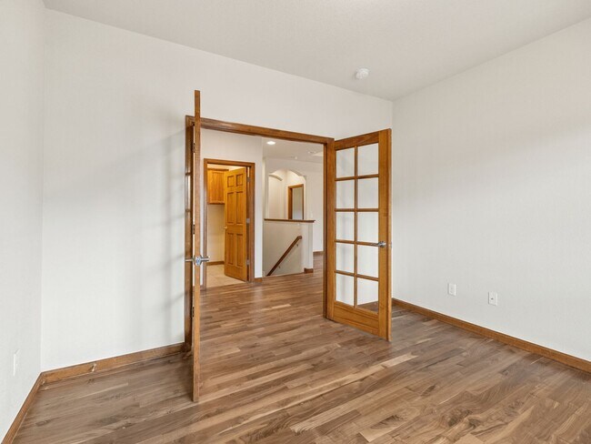 Building Photo - Exceptionally Spacious in the Pointe!
