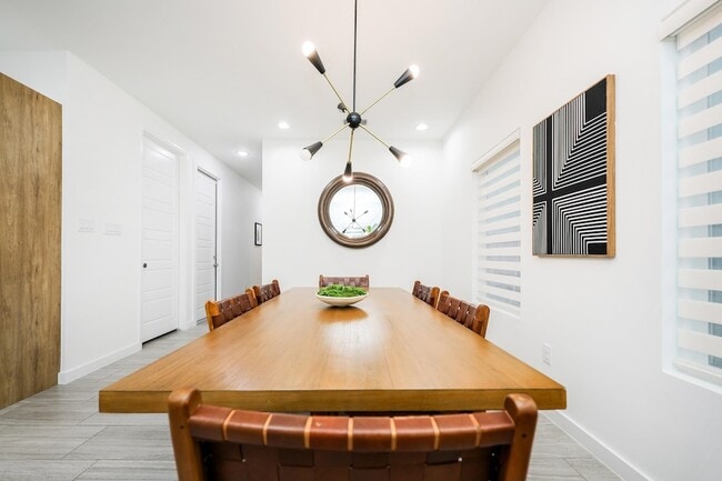 Building Photo - 425 Deer Path Lp