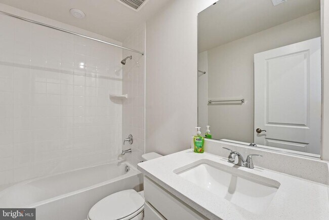 Building Photo - 6066 Beake St