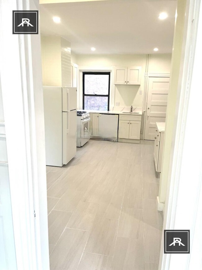 Building Photo - 3 bedroom in Brookline MA 02445